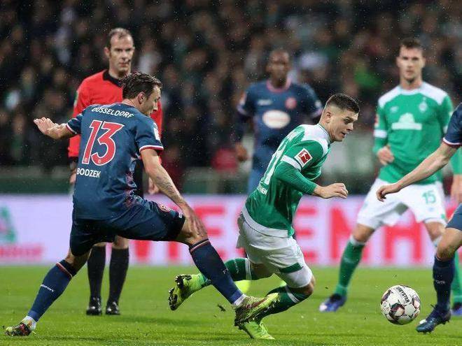 许多年轻的 许多年轻的