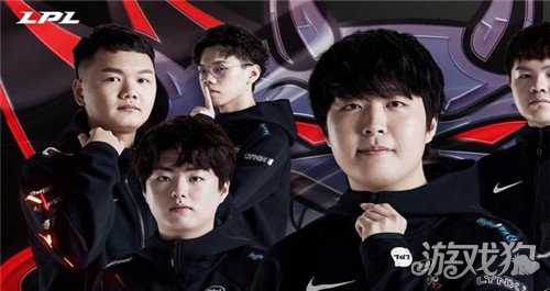 他利用自己 他利用自己